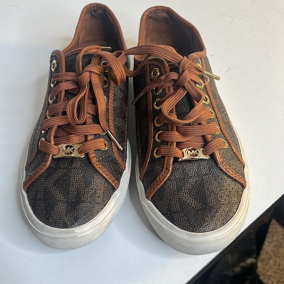 Womens Size 7.5 Michael Kors Lace Up Brown Signature Sneakers - Picture 2 of 10